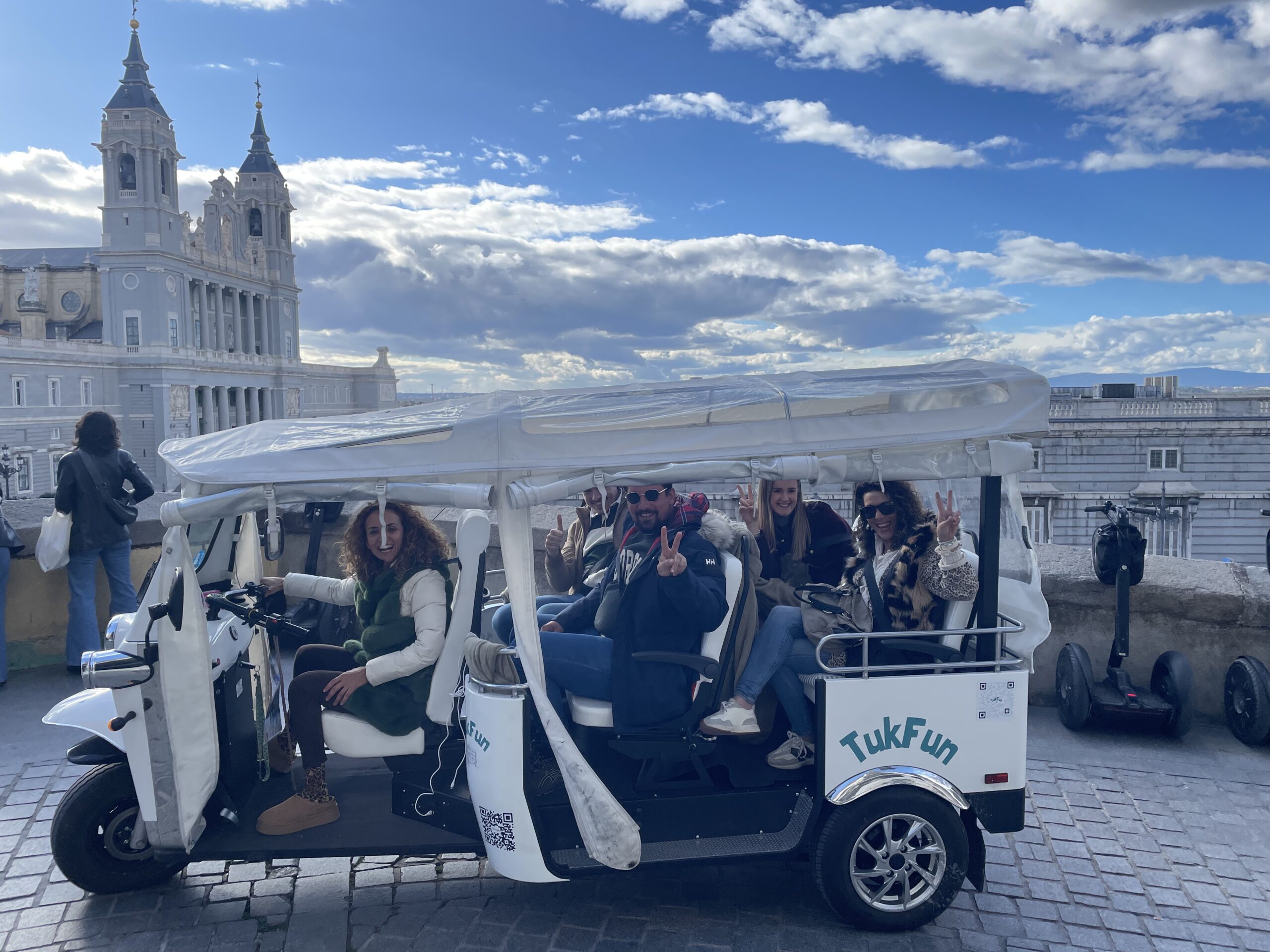 Paseos en tuk tuk Palacio Real de Madrid.