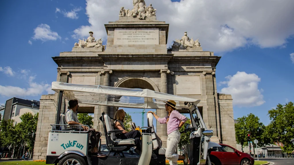 Tour histórico en Madrid en tuk tuk